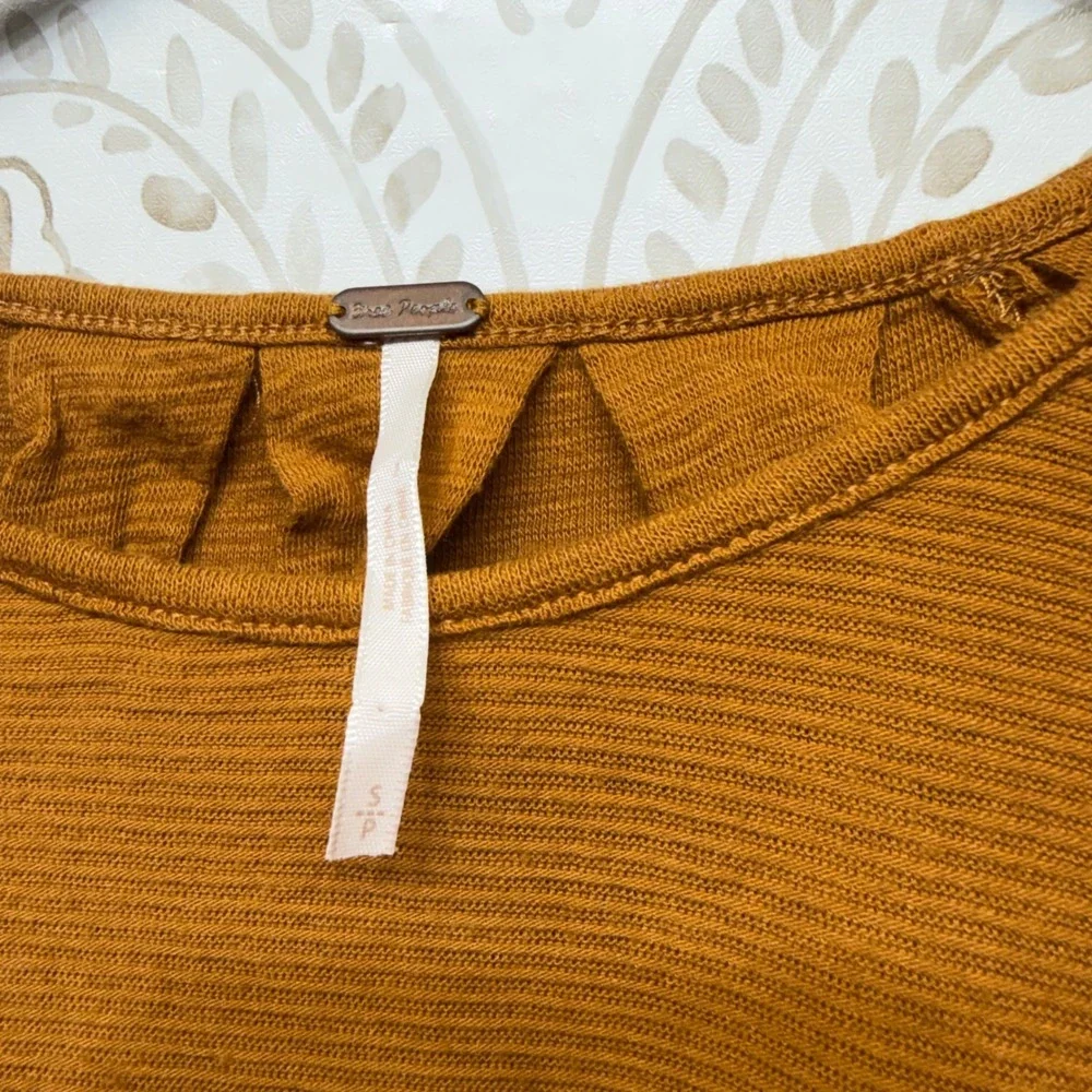 Free People Top Women Small‎ Mustard Yellow Puff Sleeve Pleated Back Ribbed